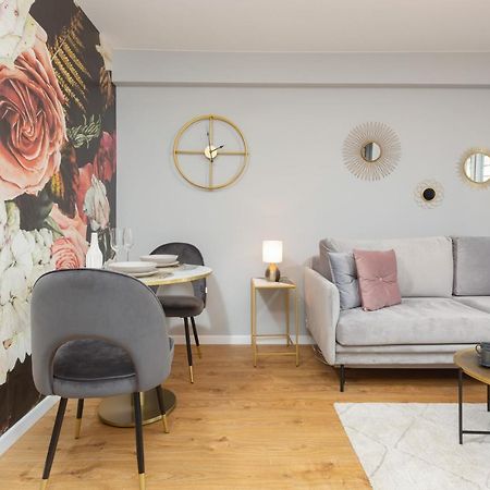 City Center Apartment Near The Vistula By Noclegi Renters Varşova Dış mekan fotoğraf