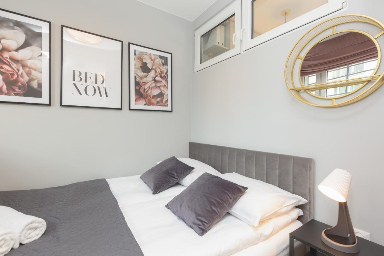 City Center Apartment Near The Vistula By Noclegi Renters Varşova Dış mekan fotoğraf